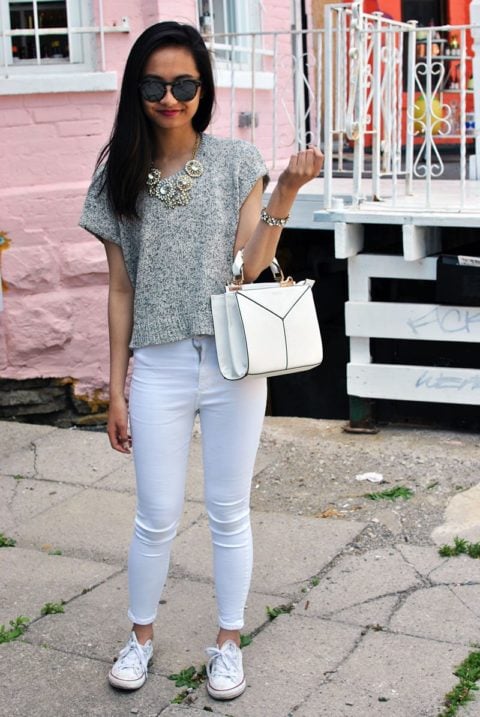 how-to-style-bags-adrienne-naval последние новости компании о Как ввести сумки в моду с каждым обмундированием: 12 подсказки Панел-одобренных стилем 3