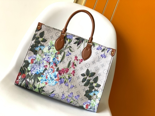 Сумка слинга OnTheGo MM мини клеймила цветочный узор M81724 серебряным покрытым холстом