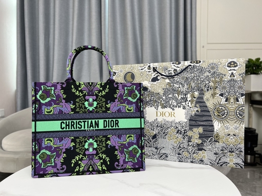 Добавочная сумка Booktote Dior Мария Grazia Chiuri вышивки размера