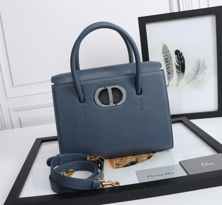 Телячья кожа Dior клеймила дам сумкой средний Tote D6718 St Honoré