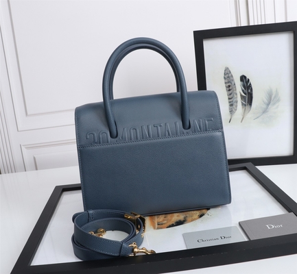 Телячья кожа Dior клеймила дам сумкой средний Tote D6718 St Honoré