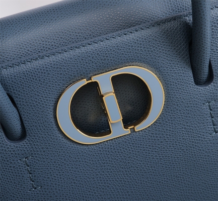 Телячья кожа Dior клеймила дам сумкой средний Tote D6718 St Honoré