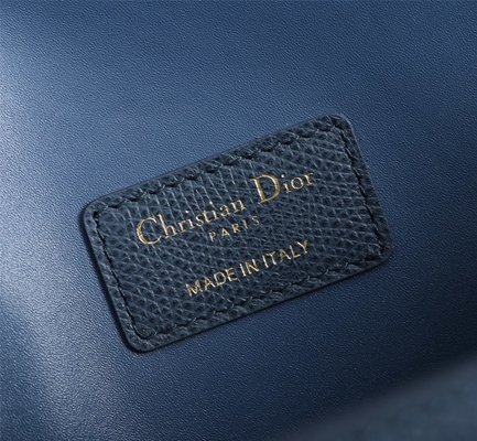 Телячья кожа Dior клеймила дам сумкой средний Tote D6718 St Honoré