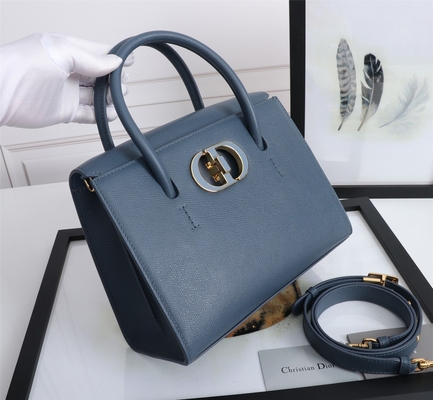 Телячья кожа Dior клеймила дам сумкой средний Tote D6718 St Honoré