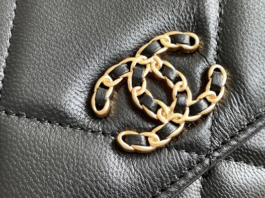 Золото Preloved Lambskin клеймило сумку щитка Chanel 19 сумки мини OEM
