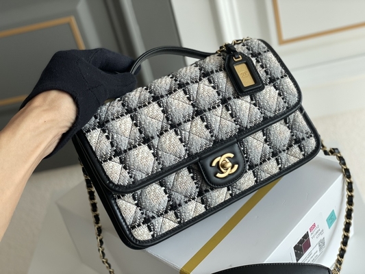 Шерсти шотландки классической черноты посыльного сумки щитка 2WAY Chanel средней белые