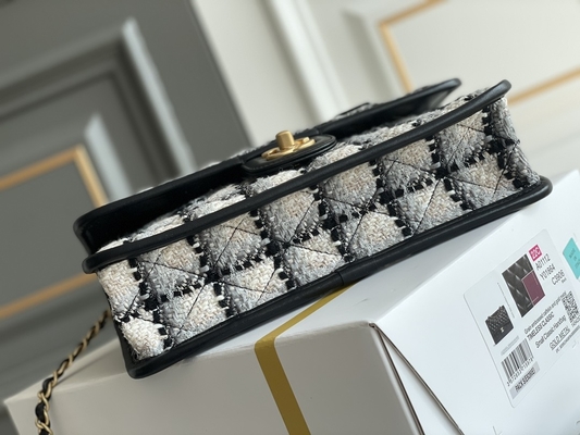 Шерсти шотландки классической черноты посыльного сумки щитка 2WAY Chanel средней белые