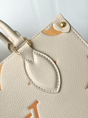 Сумка посыльного OnTheGo MM Louis Vuitton вензеля шафрана сливк гигантская для IPad мини