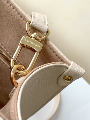 Сумка посыльного OnTheGo MM Louis Vuitton вензеля шафрана сливк гигантская для IPad мини