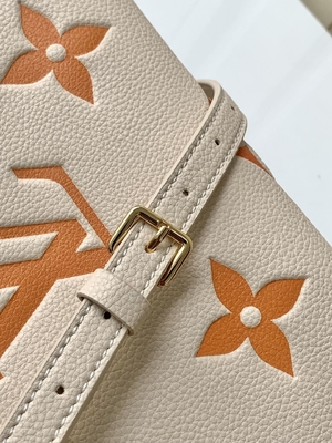 Сумка посыльного OnTheGo MM Louis Vuitton вензеля шафрана сливк гигантская для IPad мини