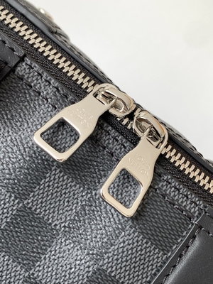 Сумка посыльного шахматной доски LV Keepall BandoulièRe 25 заклеймленных людей