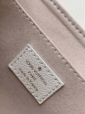 Сумка слинга любимого Creme мини клеймила кожу Empreinte вензеля LV Роза Trianon 2