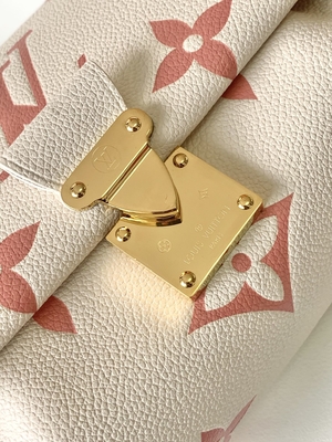 Сумка слинга любимого Creme мини клеймила кожу Empreinte вензеля LV Роза Trianon 2