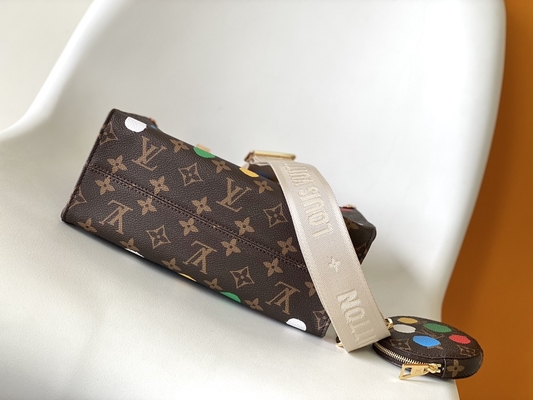 LV x Yayoi Preloved клеймил вензель Kusama OnTheGoMM сумки Multicolor