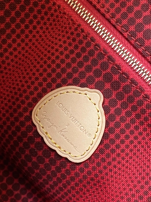LV x Yayoi Preloved клеймил вензель Kusama OnTheGoMM сумки Multicolor