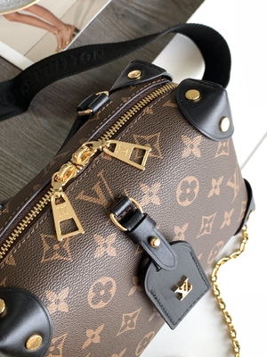 Таможня Louis Vuitton клеймила сумки маленькой чернотой Брауна вензеля Malle Souple Empreinte