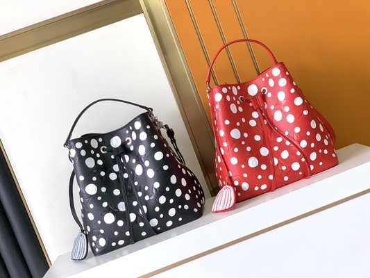 Сумка NéOnoé MM Louis Vuitton Yayoi Kusama дам белая черная