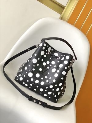 Сумка NéOnoé MM Louis Vuitton Yayoi Kusama дам белая черная