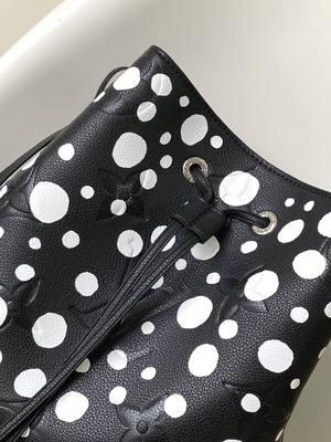 Сумка NéOnoé MM Louis Vuitton Yayoi Kusama дам белая черная
