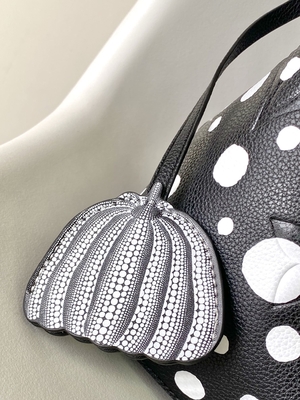 Сумка NéOnoé MM Louis Vuitton Yayoi Kusama дам белая черная