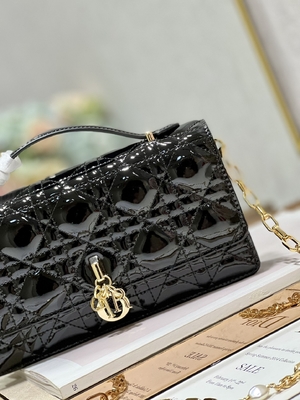 Заклеймленное закрытие сальто черноты жемчуга дамы Dior Патента Муфты Небольш
