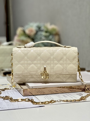 Заклеймленное закрытие сальто черноты жемчуга дамы Dior Патента Муфты Небольш