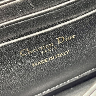 Заклеймленное закрытие сальто черноты жемчуга дамы Dior Патента Муфты Небольш