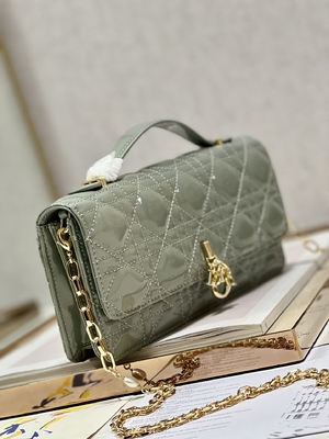 Заклеймленное закрытие сальто черноты жемчуга дамы Dior Патента Муфты Небольш