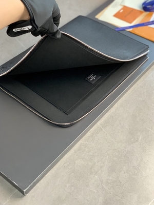 Кожа GM Cuir Taurillon Louis Vuitton Pochette Jour дизайнера в черных Noir портмонах