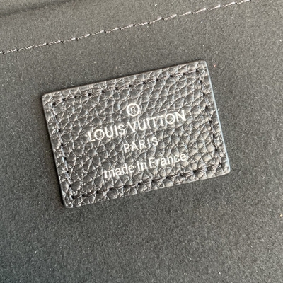 Кожа GM Cuir Taurillon Louis Vuitton Pochette Jour дизайнера в черных Noir портмонах