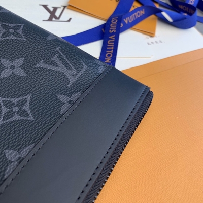 Дизайнер тени вензеля кожаный мини морщит Pochette для того чтобы пойти Louis Vuitton