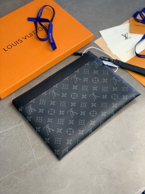 Дизайнер тени вензеля кожаный мини морщит Pochette для того чтобы пойти Louis Vuitton
