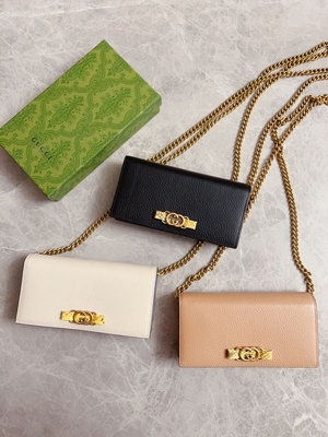 Светлый - розовый кожаный мини дизайнер морщит бумажник питона Gucci на цепном WOC с блокировать g