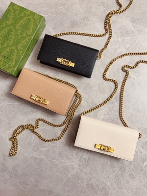 Светлый - розовый кожаный мини дизайнер морщит бумажник питона Gucci на цепном WOC с блокировать g