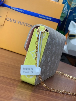 Белая весна сумки Pochette Felicie LV в вензеле Empreinte города