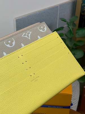 Белая весна сумки Pochette Felicie LV в вензеле Empreinte города