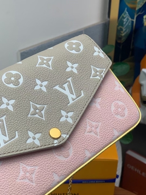 Белая весна сумки Pochette Felicie LV в вензеле Empreinte города