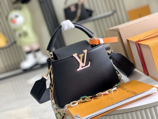 Goatskin выравнивая Preloved клеймил сумку Louis Vuitton Capucines мини