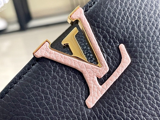 Goatskin выравнивая Preloved клеймил сумку Louis Vuitton Capucines мини