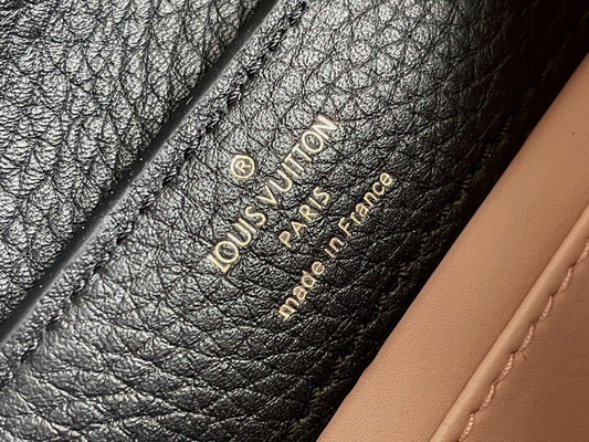 Goatskin выравнивая Preloved клеймил сумку Louis Vuitton Capucines мини