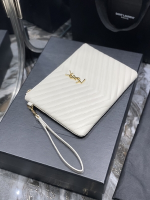 Вензель выстегал кожаное YVES ST LAURENT выстегал кожаную муфту конверта мешка