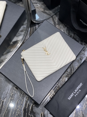 Вензель выстегал кожаное YVES ST LAURENT выстегал кожаную муфту конверта мешка