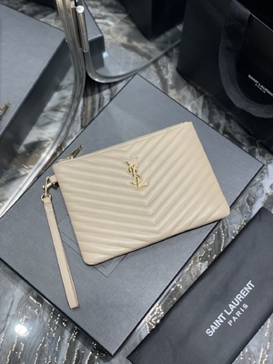 Вензель выстегал кожаное YVES ST LAURENT выстегал кожаную муфту конверта мешка