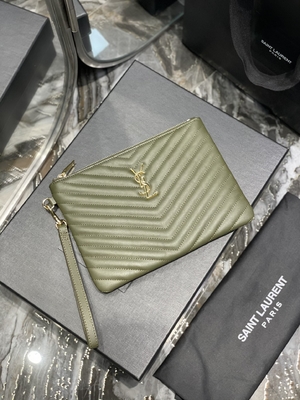 Вензель выстегал кожаное YVES ST LAURENT выстегал кожаную муфту конверта мешка