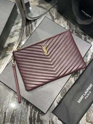 Вензель выстегал кожаное YVES ST LAURENT выстегал кожаную муфту конверта мешка