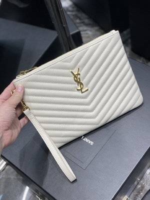Вензель выстегал кожаное YVES ST LAURENT выстегал кожаную муфту конверта мешка