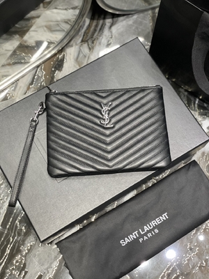 Вензель выстегал кожаное YVES ST LAURENT выстегал кожаную муфту конверта мешка