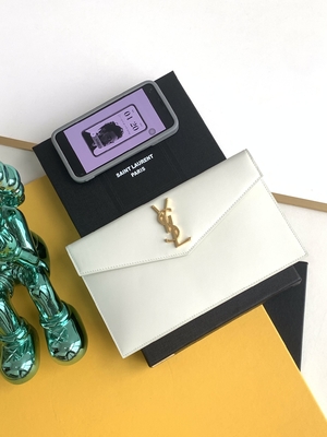 Выбитое St Laurent Preloved клеймило сумку расположенной на окраине города кожаной Муфтой Зерном De Poudre