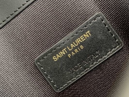Выбитое St Laurent Preloved клеймило сумку расположенной на окраине города кожаной Муфтой Зерном De Poudre