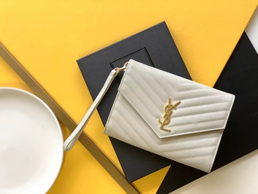 Вензель икры YVES ST LAURENT выстегал кожаную сумку муфты конверта